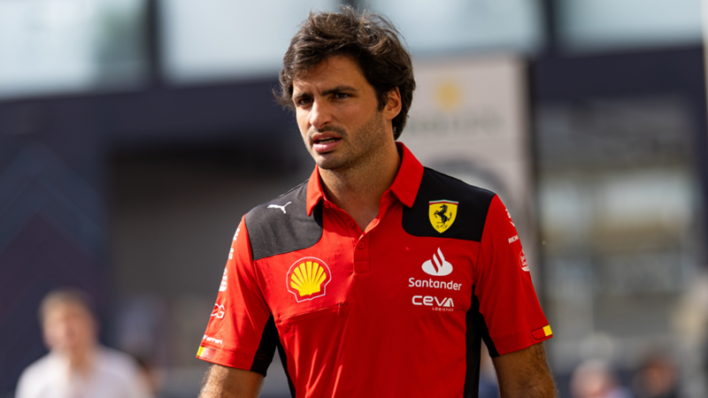 "Carlos Sainz es un verdadero caballero que está en una situación incómoda e inmerecida": Un expiloto de Ferrari analiza el fichaje de Lewis Hamilton por la Scuderia