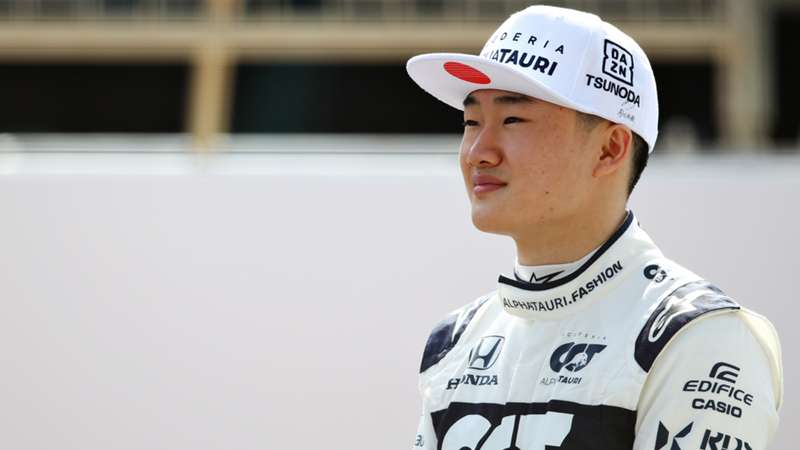 角田裕毅、F1初の公式テスト初日を終え「砂で非常にトリッキーでしたが、AT02を駆るのは最高」｜F1