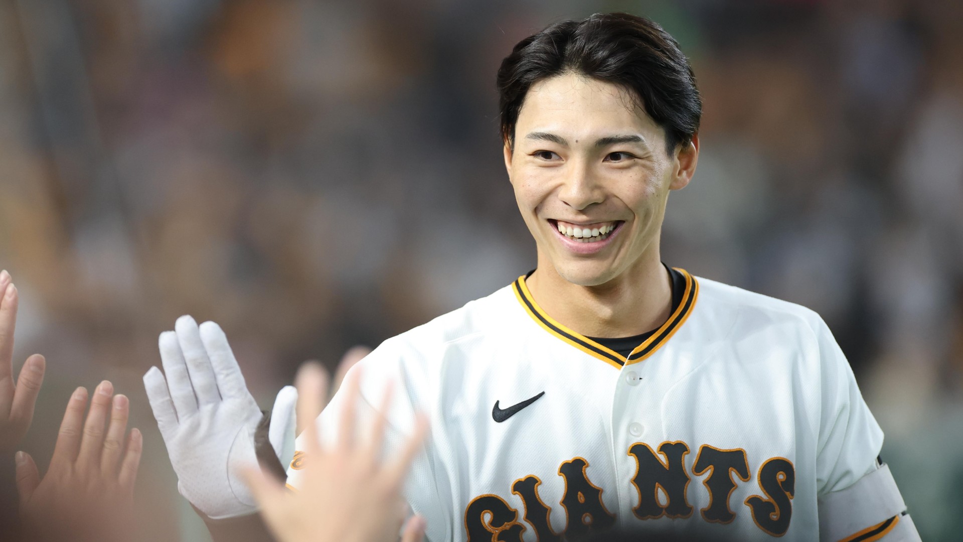 2026年5月4日　読売ジャイアンツ　巨人　平山選手　投げ入れサインボール 巨人が育成3年目の平山功太と支配下選手契約！昨オフJWLで活躍、OP戦