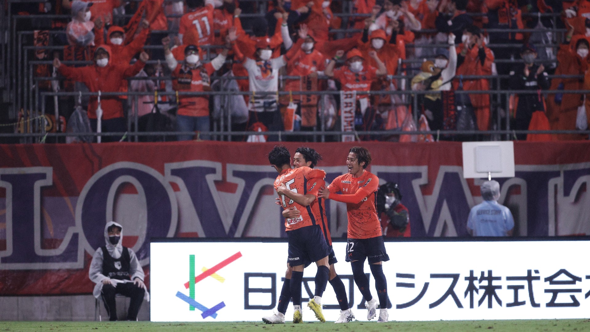 J2は大宮が土壇場で追いついて山形とドロー 天皇杯は鹿島を下した甲府と延長戦を制した広島が決勝進出 10月5日結果まとめ Jリーグ 天皇杯 Dazn News 日本