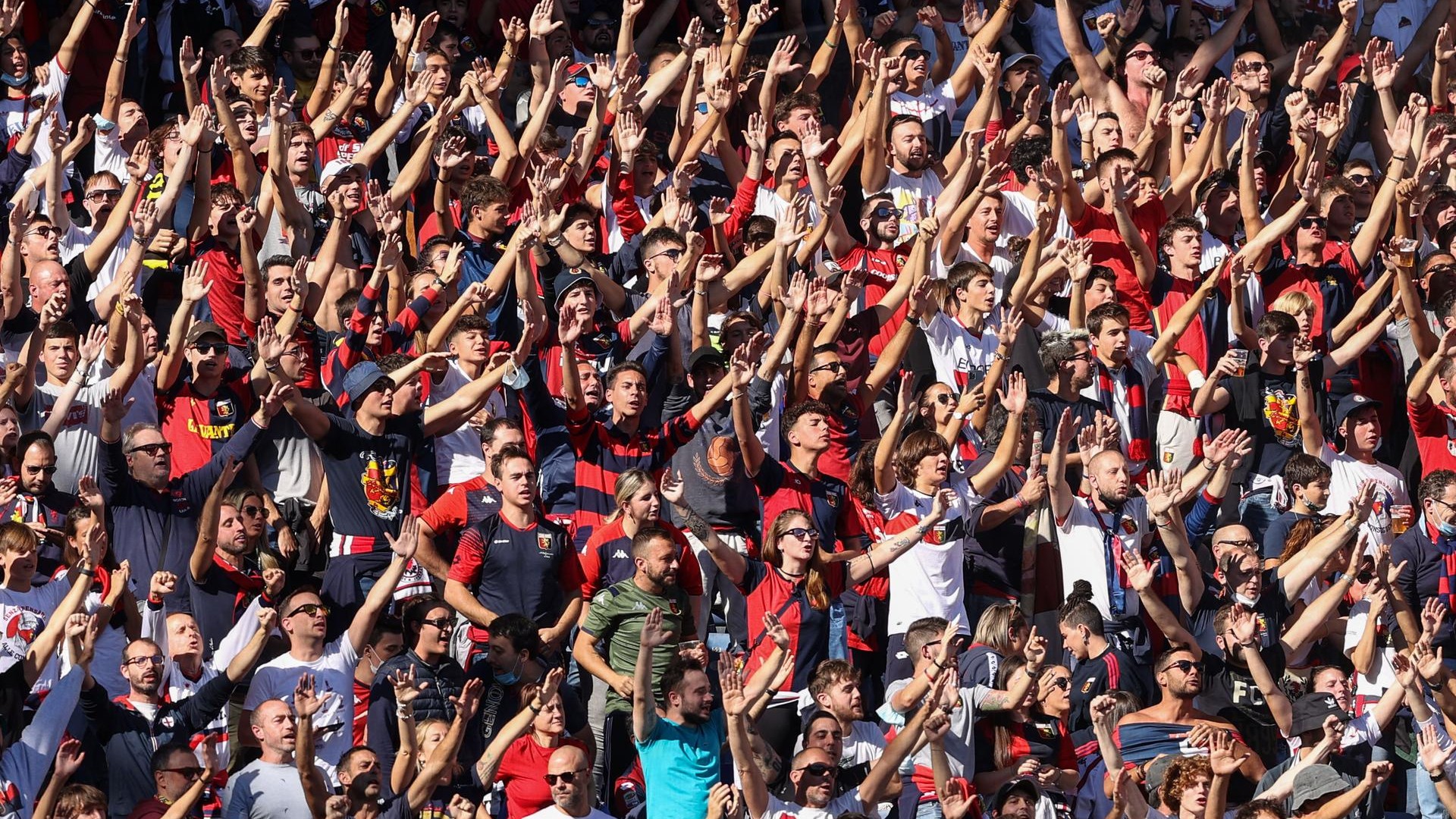 Pablo Galdames of Genoa CFC looks on during the Coppa Italia round of  News Photo - Getty Images