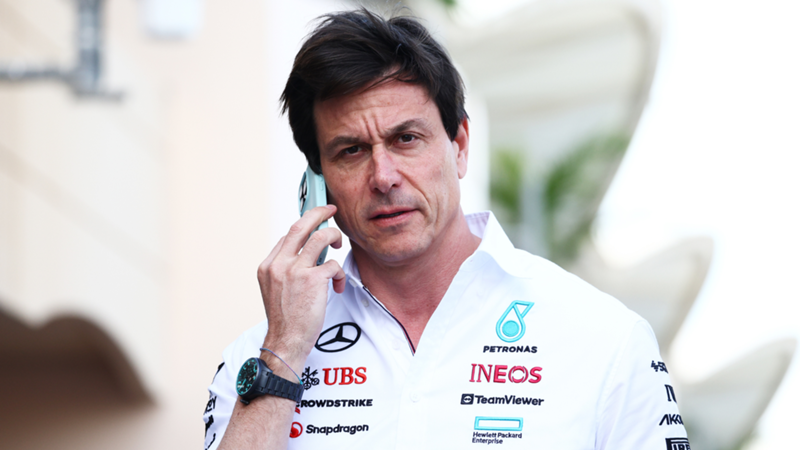 “Carlos Sainz merece un asiento top”: Toto Wolff explica por qué Mercedes decidió no fichar al español y apostar por Kimi Antonelli