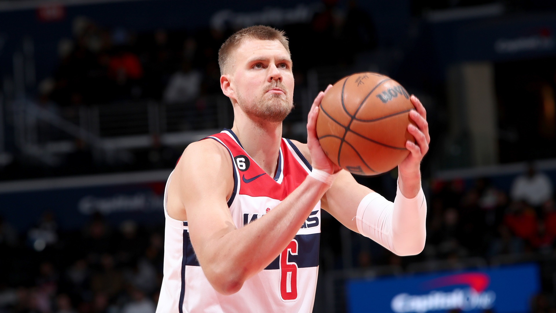 Porzingis con i Washington Wizards nel 2022-2023