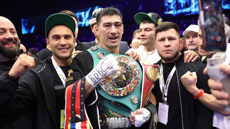 Nach Punkten! Dmitry Bivol entthront Artur Beterbiev und holt sich vier Gürtel