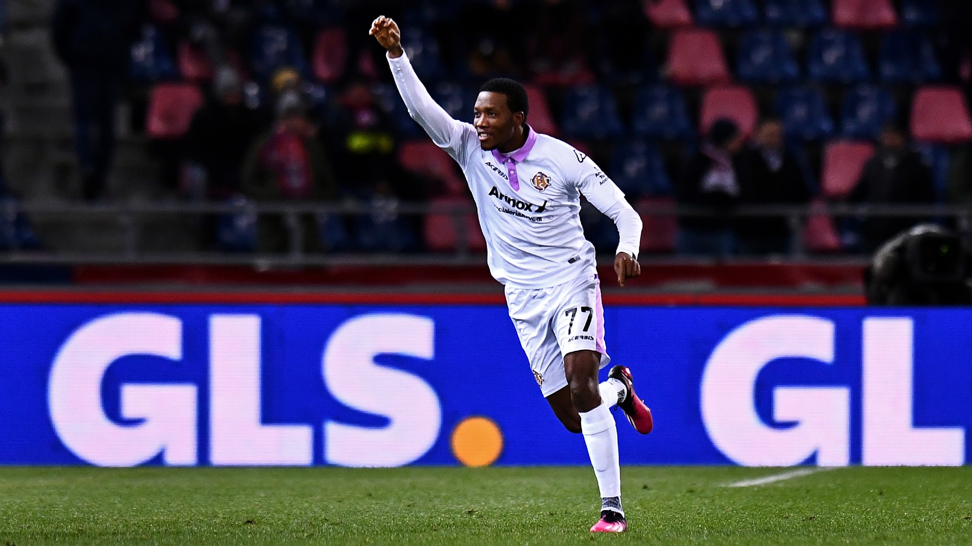 David Okereke attaccante cremonese gol bologna