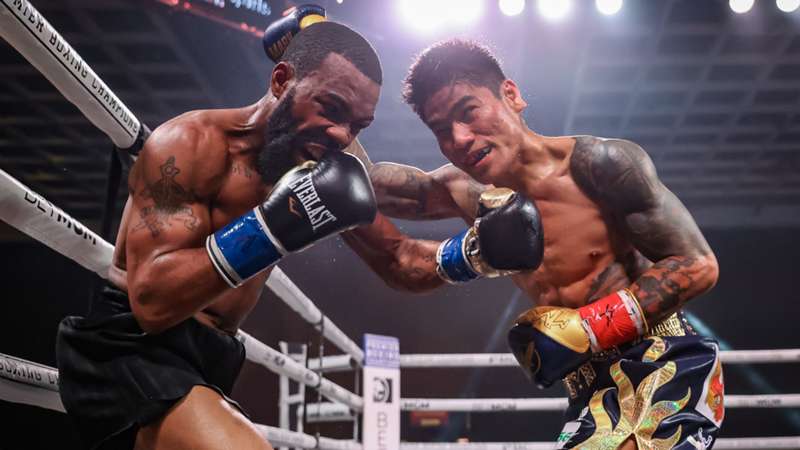 Gary Russell Jr. might have won over new fans after fighting Mark Magsayo with one arm