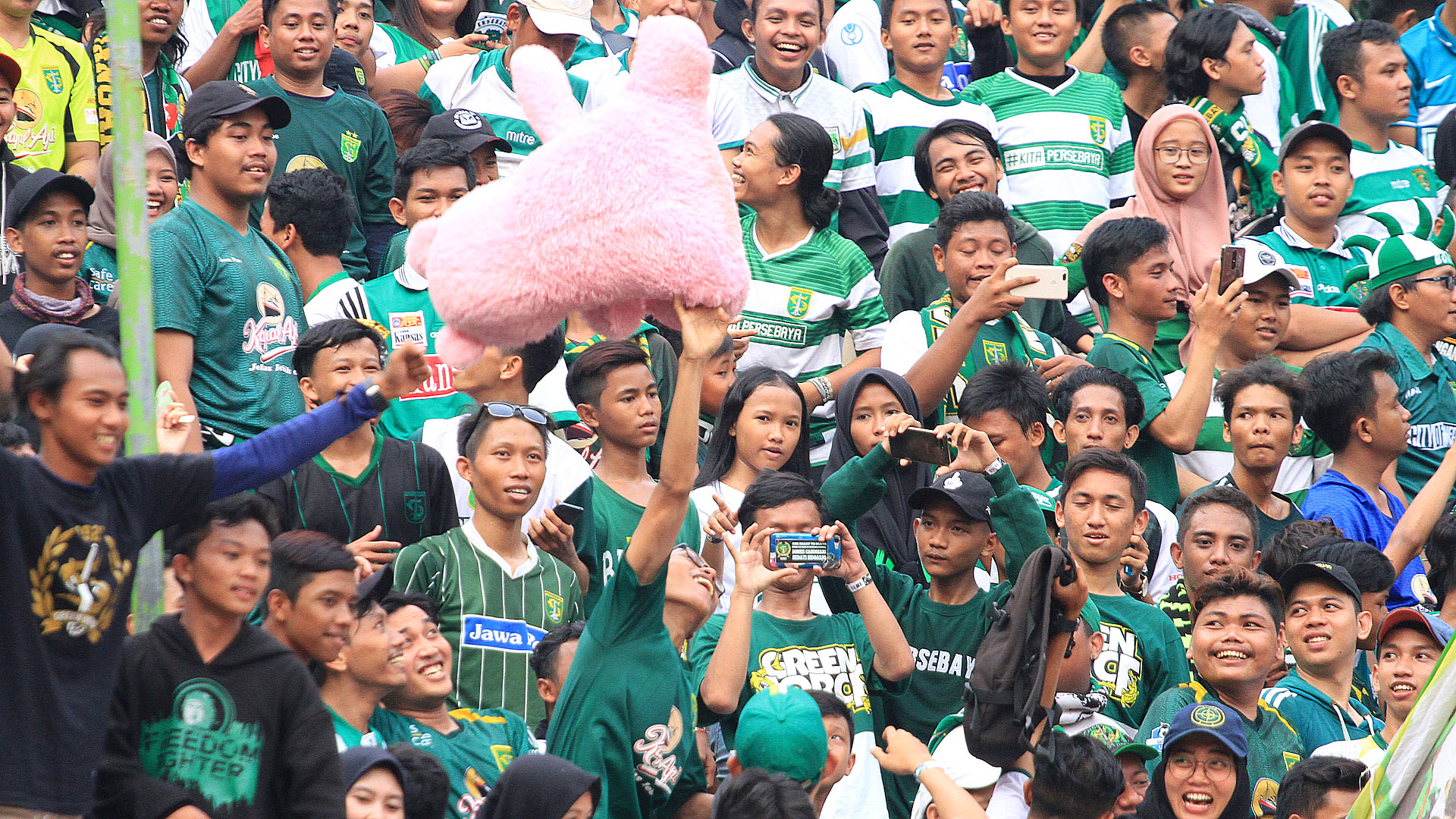 Lempar Boneka Persebaya