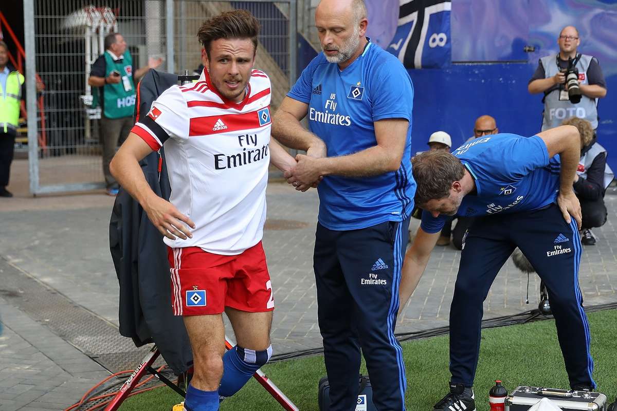 ゴールパフォーマンス失敗でじん帯断裂のhsvミュラー 手術が無事成功 Goal Com ゴールパフォーマンス失敗でじん帯断裂のhsvミュラー 手術が無事成功 Goal Com