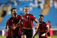 جلال الداودي يحتفل بهدفه الرائد الوحدة الدوري السعودي