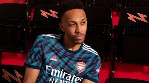 Pierre-Emerick Aubameyang Arsenal third kit 2021-22