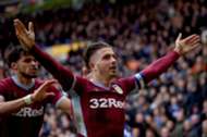 Jack Grealish comemora gol da vitória do Aston Villa