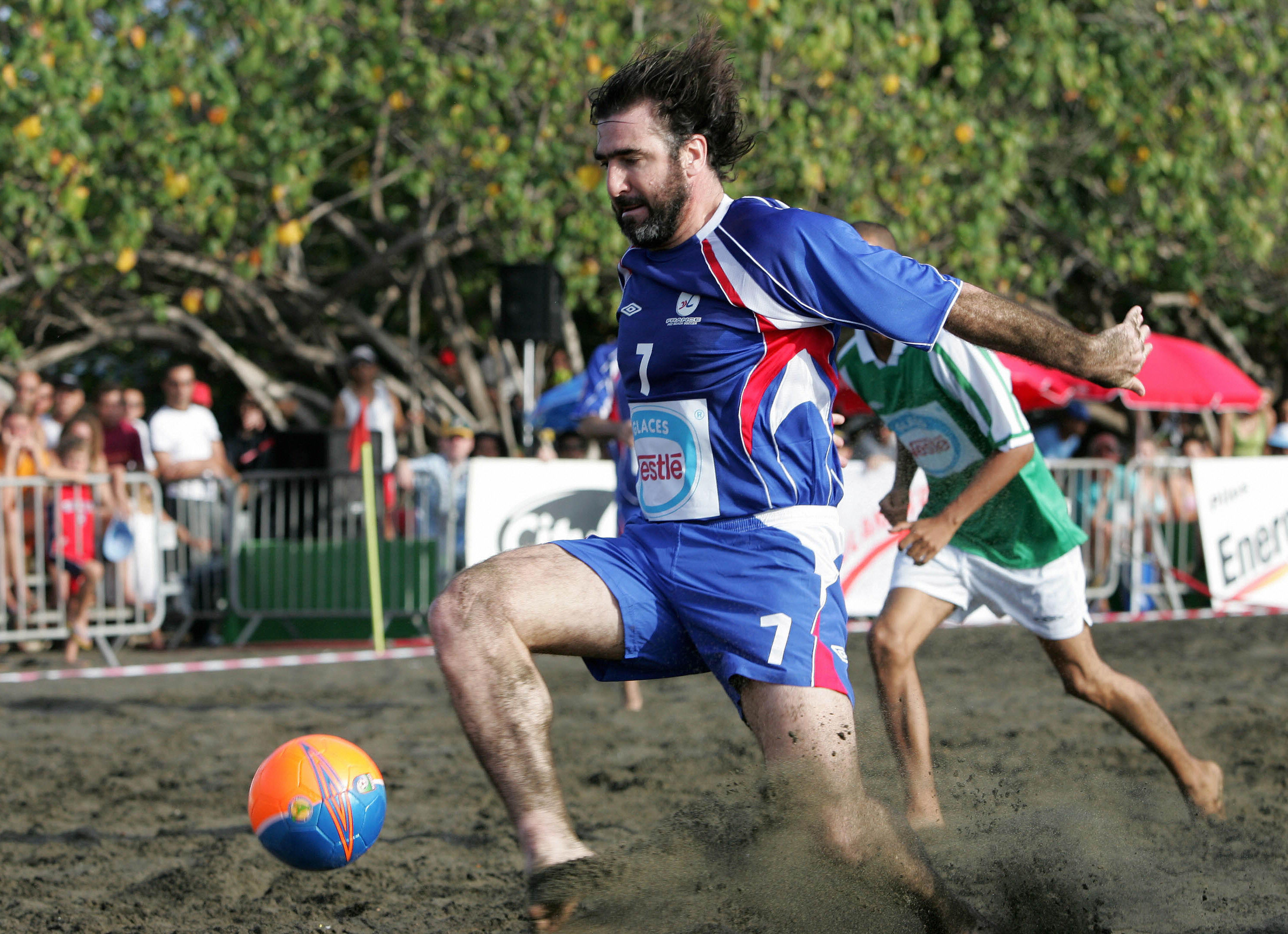 eric cantona beach soccer