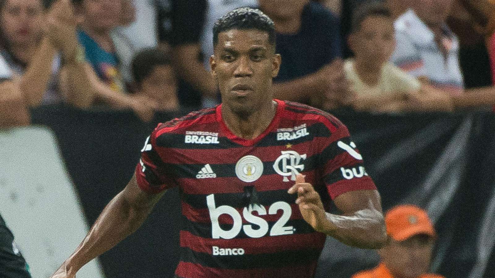 Flamengo liga alerta por desfalques e intensifica busca por um lateral-direito