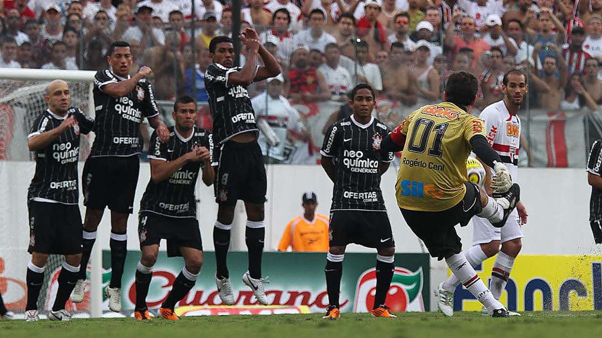 Gol 100 de Rogério Ceni completa 9 anos; onde estão os ...