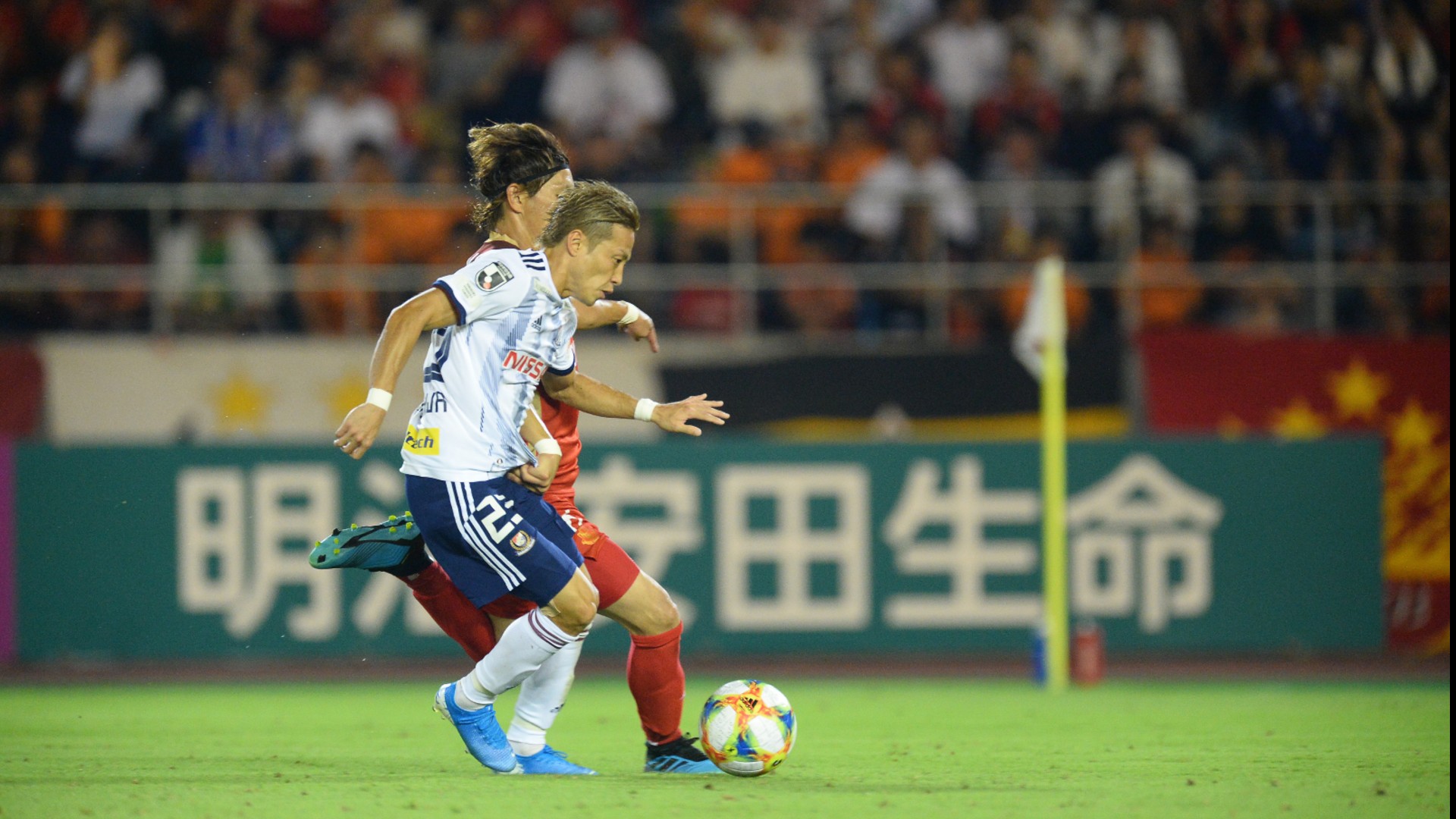 名古屋df宮原が横浜fm仲川を倒したシーン 三重罰 Pk 一発レッド 次節停止 は妥当だったのか Goal Com