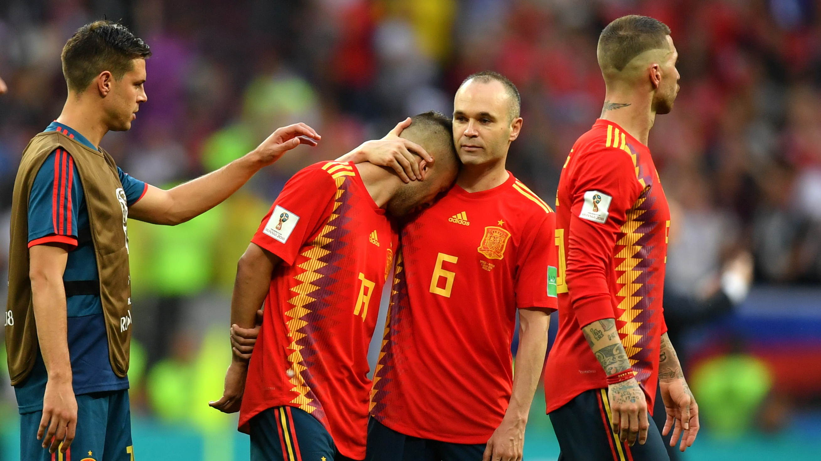涙のアディオス 一時代の終わり ベスト16で散ったスペイン 同国メディアは黄金期の終焉を強調 Goal Com