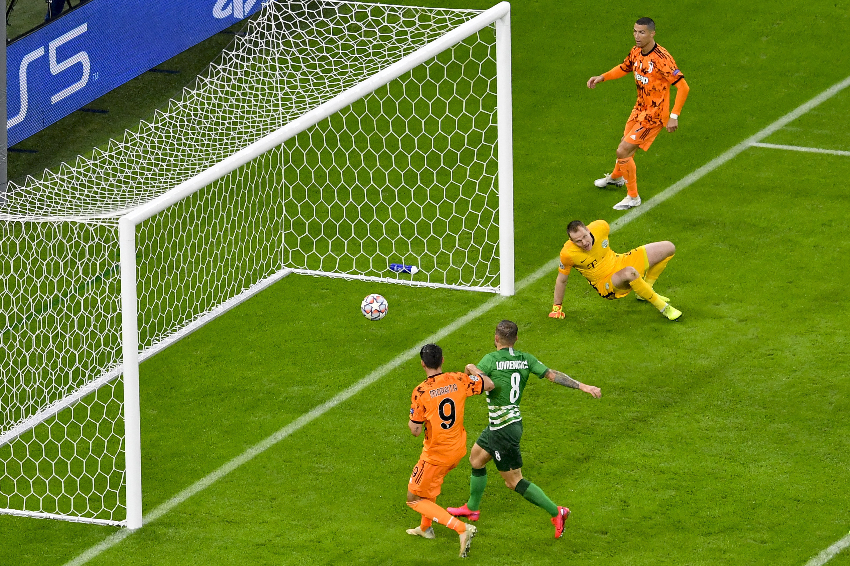 BL: kínos hibák, kellemetlen vereség | Goal.com