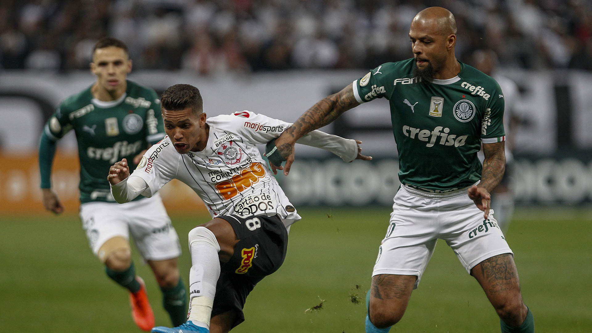 Felipe Melo lamenta queda do Corinthians na Libertadores: 