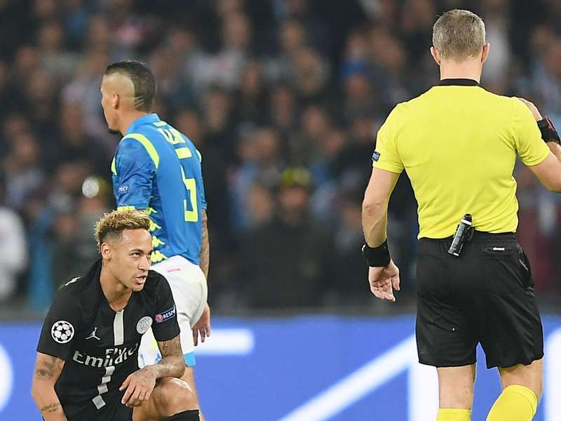 Respektlos Psg Star Neymar Schimpft Auf Schiedsrichter Kuipers Goal Com