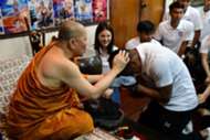ทีมชาติไทย นมัสการกราบไหว้ขอพร "เจ้าคุณธงชัย"