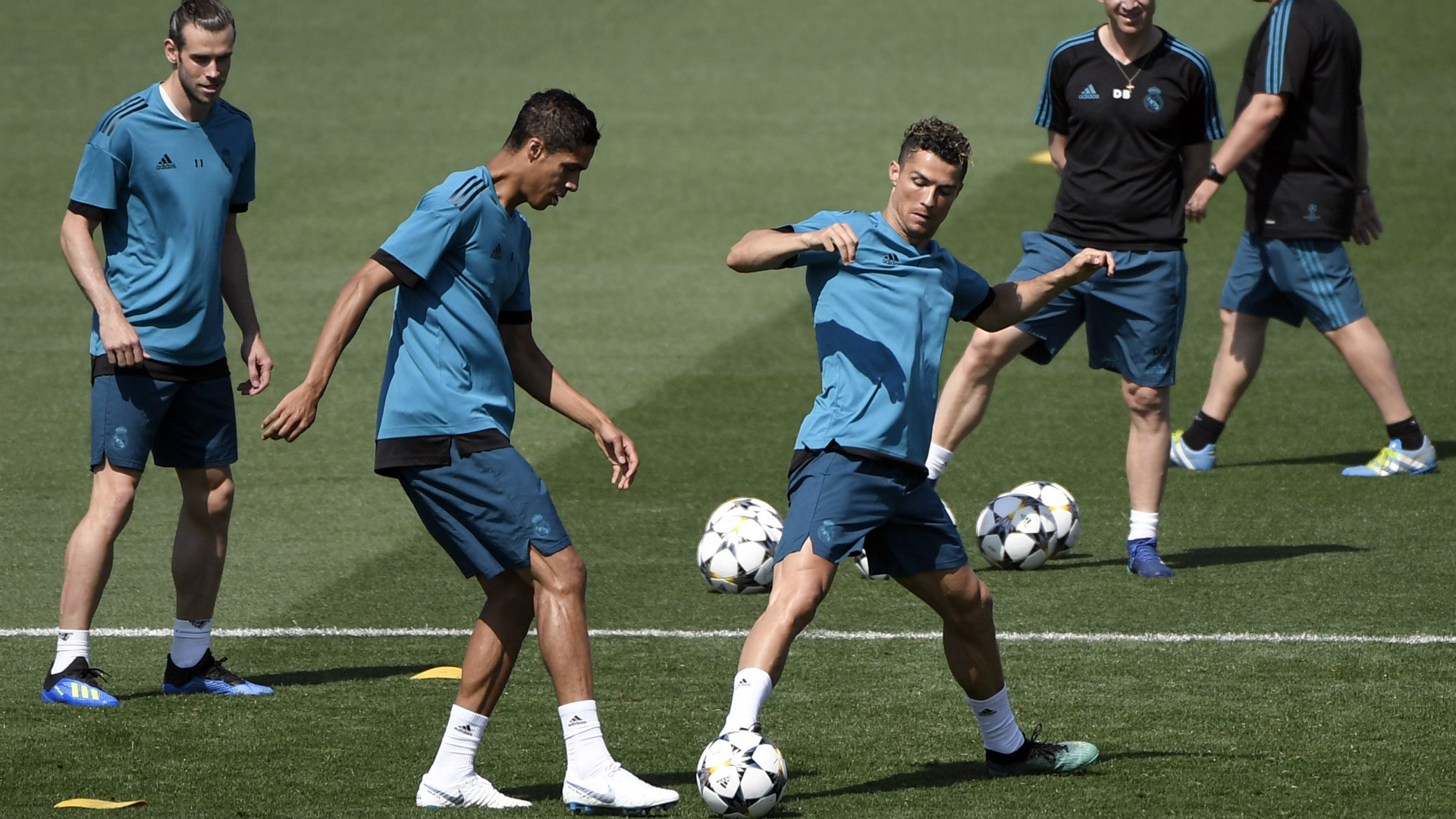 Real Verteidiger Raphael Varane Verrat Traningsmoment Mit Cristiano Ronaldo Ich Heisse Rapha Goal Com