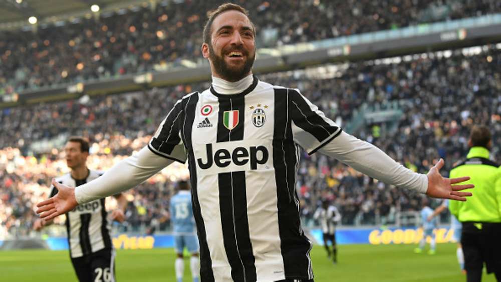 Red-hot Higuain becomes first Juventus player to score five in a row