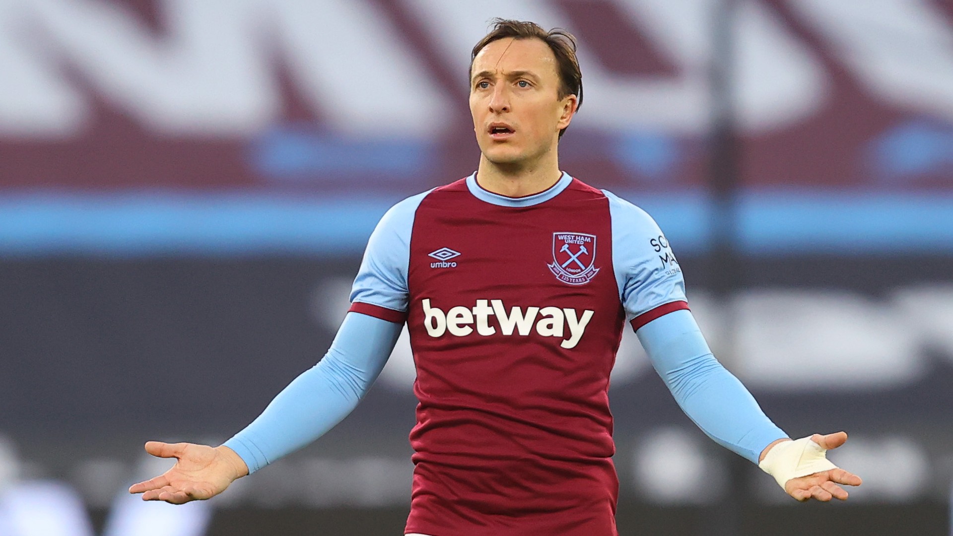 Noble Drops Retirement Hint At West Ham With 33 Year Old Midfielder Mulling Over His Options Goal Com