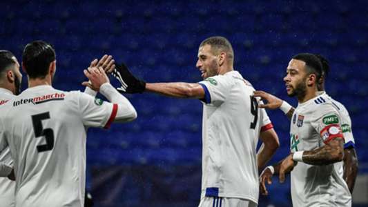 Photo of Slimani sees red as Olympique Lyon hold Lens | Goal.com