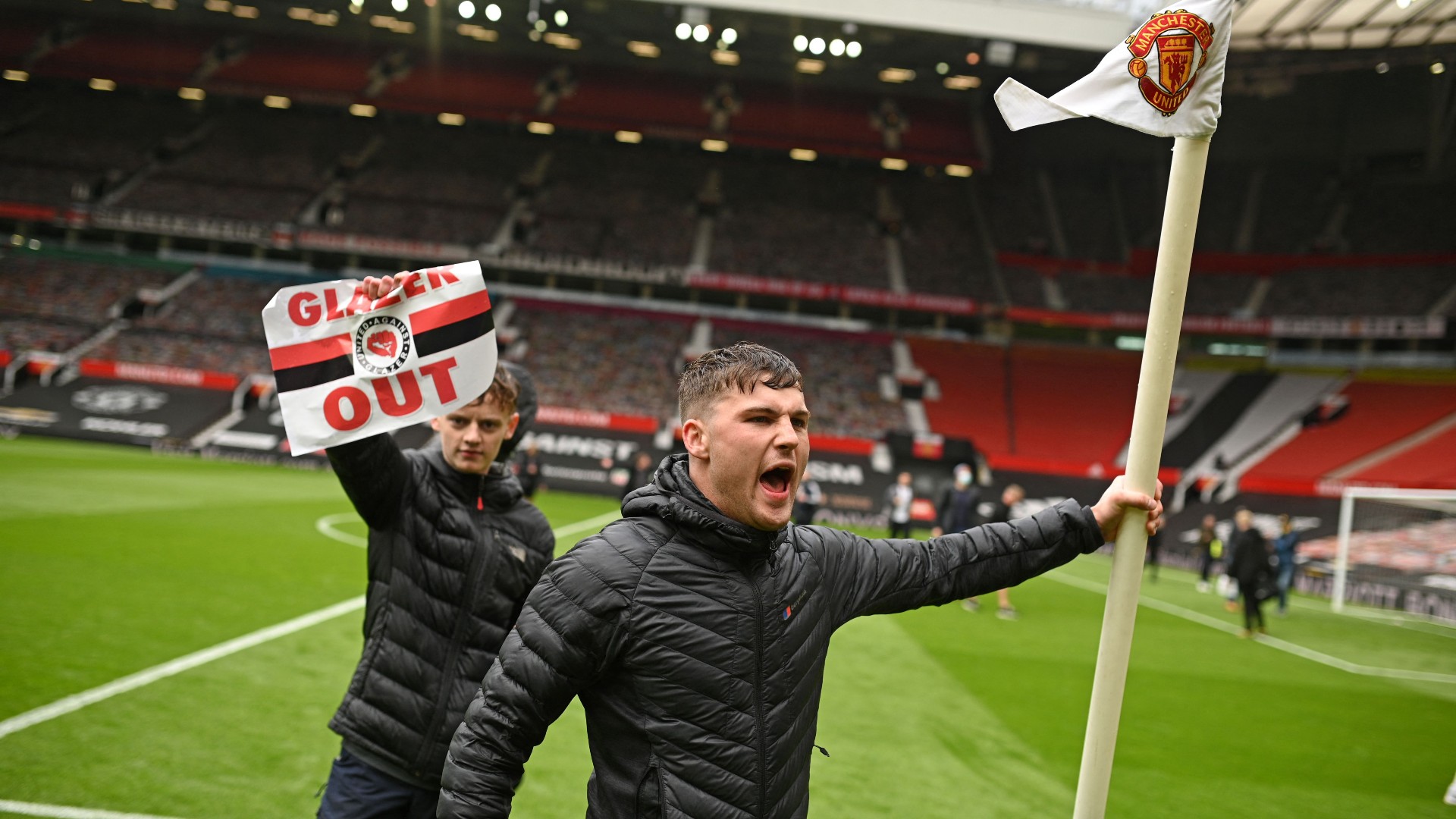 Manchester United fans storm Old Trafford amid protests against Glazer ownership ahead of Liverpool game - Vimarsana News