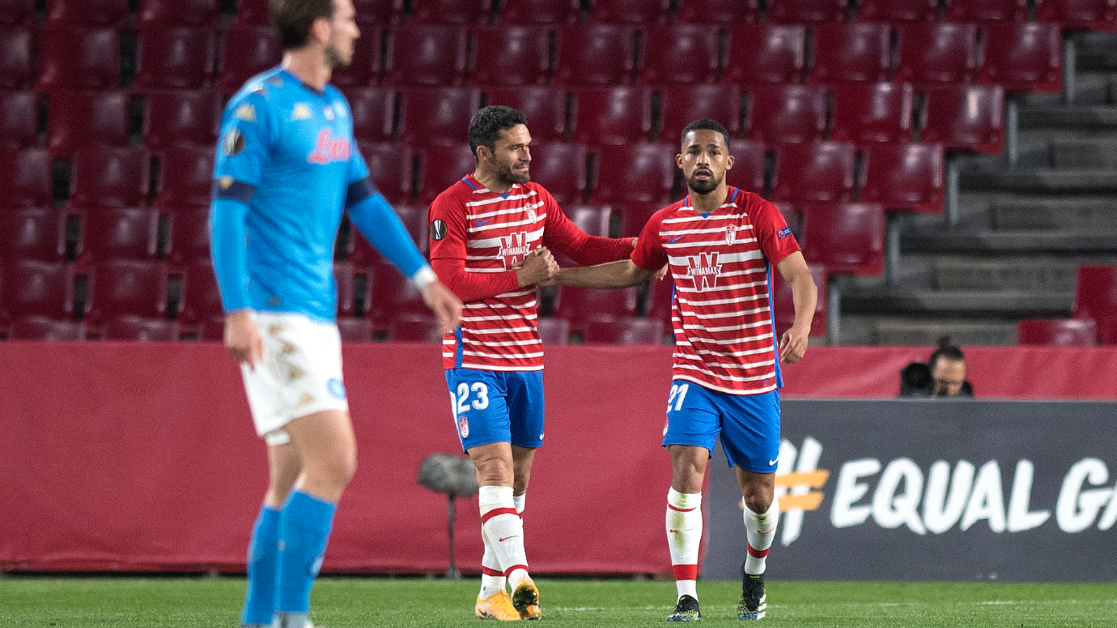 La Real Sociedad c ae con estrepito en casa ante el Manchester mientras el Villarreal vence en Salzburgo y el Granada da la campanada ante el Nápoles. La Real Sociedad c ae con estrepito en casa ante el Manchester mientras el Villarreal vence en Salzburgo y el Granada da la campanada ante el Nápoles.