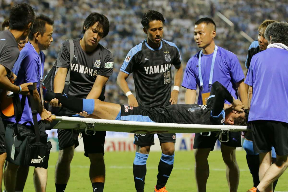 G大阪戦で負傷の磐田df新里亮 靭帯損傷および腓骨骨折で全治約5カ月 今季絶望か Goal Com
