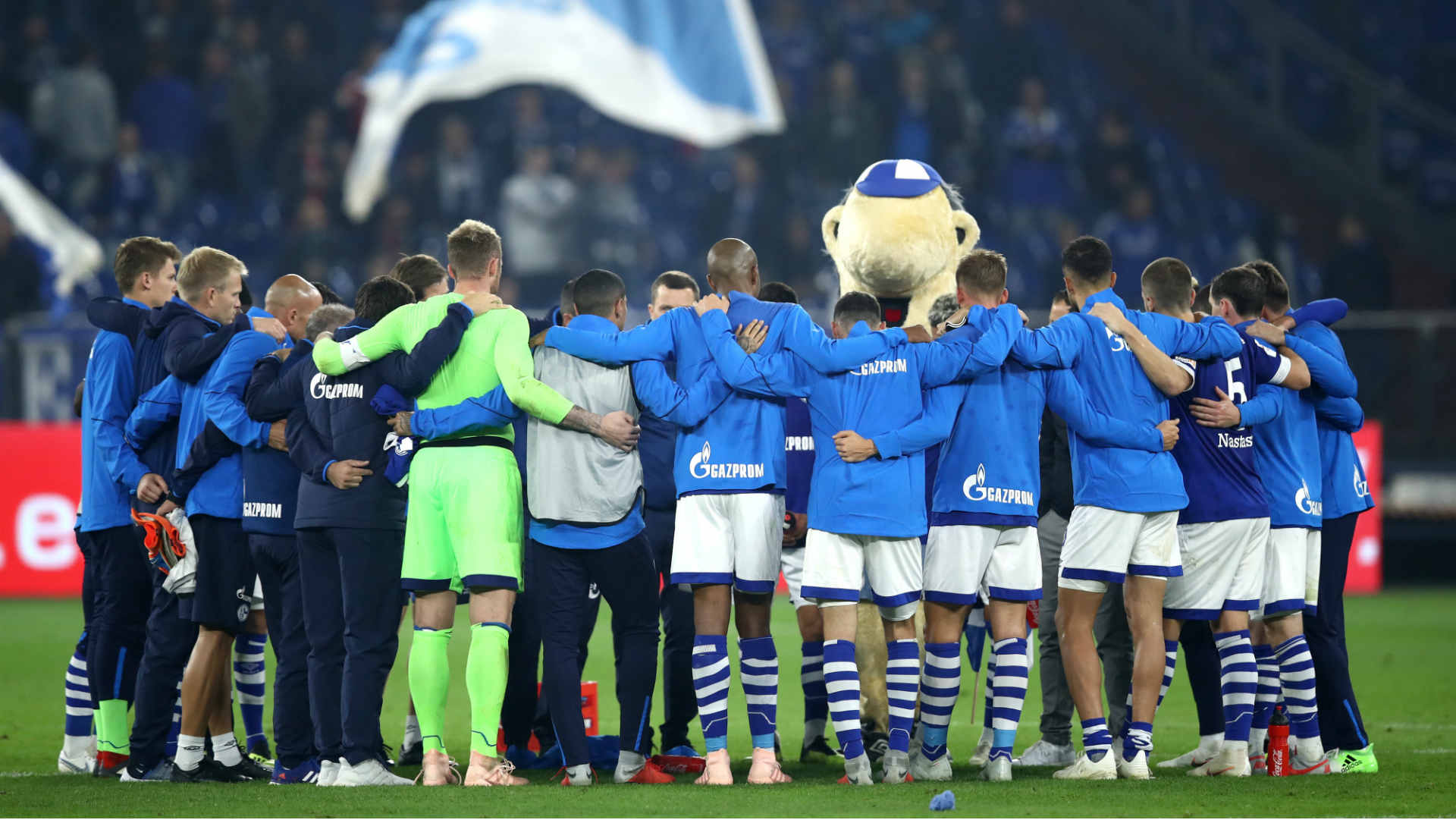 開幕4連敗シャルケに内紛か 試合中に監督と途中交代fwが口論 Goal Com 開幕4連敗シャルケに内紛か 試合中に監督と途中交代fwが口論 Goal Com