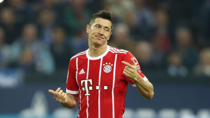 Seit 2004 spielt der pole für die münchner und greift dabei sogar bestmarken von bomber gerd müller an. Hat Robert Lewandowski Kinder : Robert Lewandowski hat nun auch Uni-Abschluss in der ...