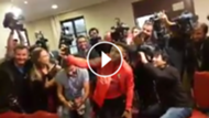 play Alexis, selfies con los periodistas