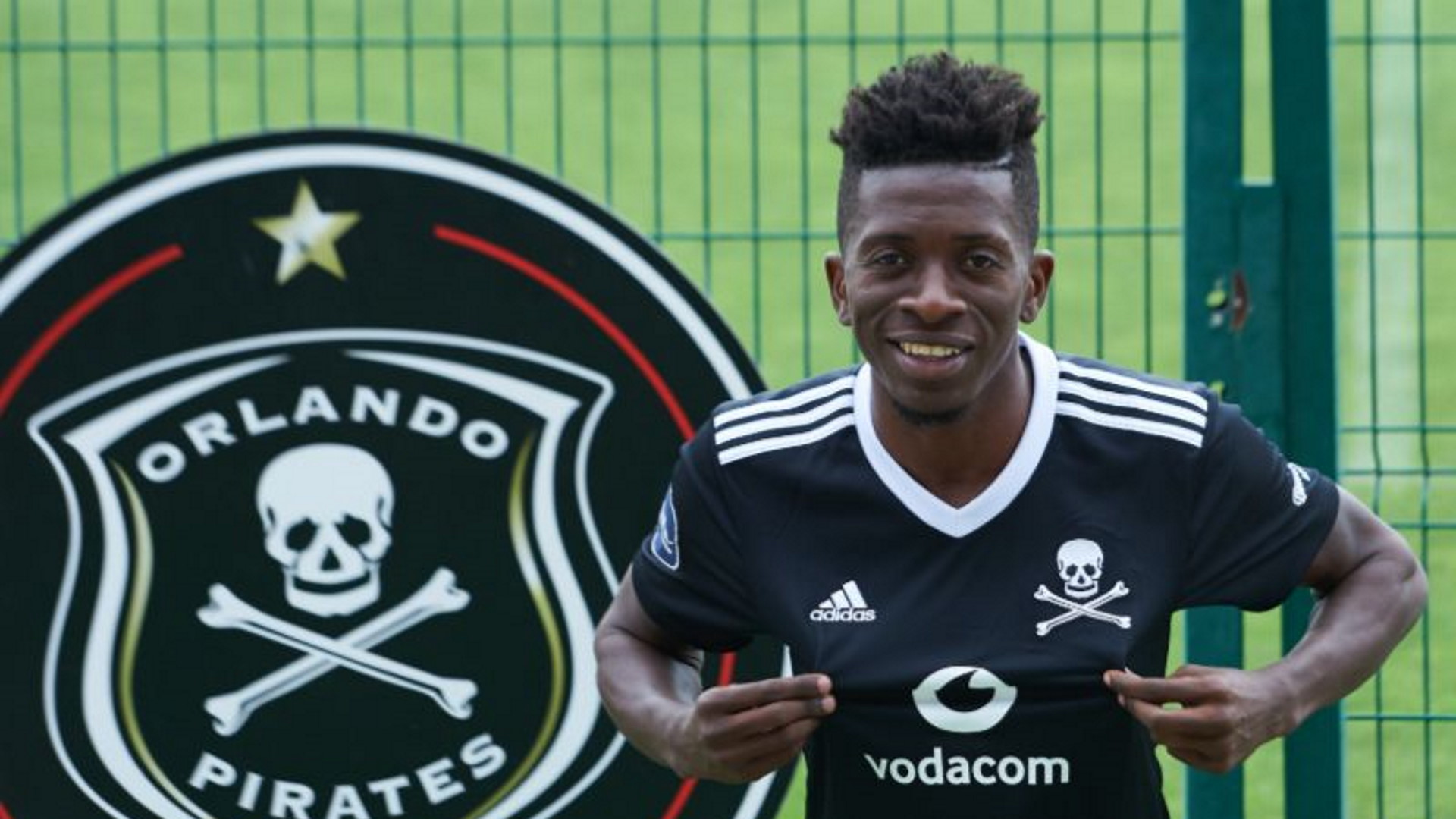 Jean Marc Makusu Orlando Pirates Sign Dr Congo Striker Goal Com