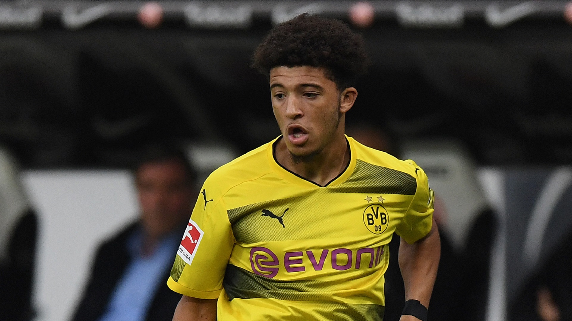 ドルトムント期待の新星18歳サンチョが お手本 にあげる2選手とは Goal Com ドルトムント期待の新星18歳サンチョが お手本 にあげる2選手とは Goal Com