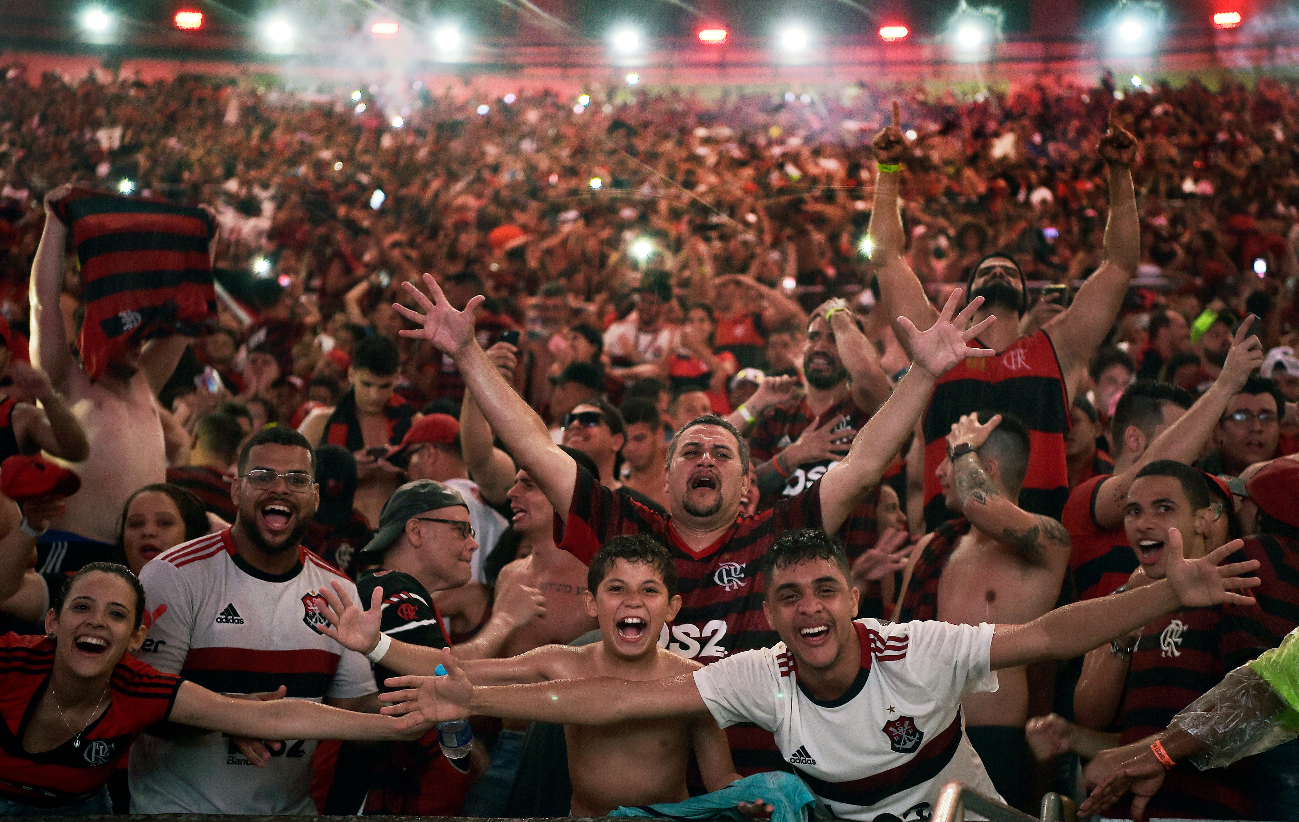 Flamengo abre venda de ingressos para jogo contra o Grêmio, que poderá ter até 35 de público; saiba detalhes