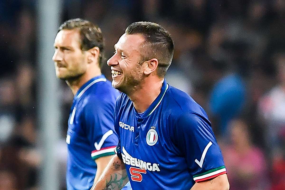 カッサーノ イグアインのミラン退団案に疑問 唯一まともな選手 放出は狂気の沙汰 Goal Com カッサーノ イグアインのミラン退団案に疑問 唯一まともな選手 放出は狂気の沙汰 Goal Com