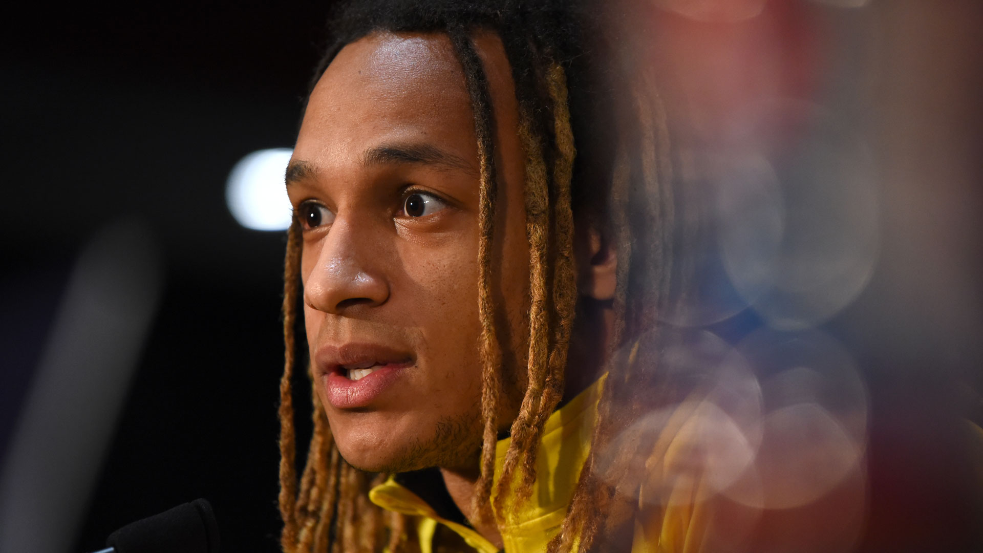 Wolfsburgs Kevin Mbabu Wie Der Vfl Neuzugang Dunkle Zeiten Uberwand Goal Com