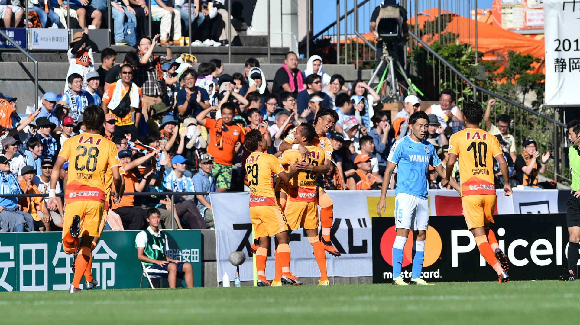 静岡ダービーは清水が5発完勝 ドウグラス 北川の2トップが躍動 J1第29節 Goal Com 静岡ダービーは清水が5発完勝 ドウグラス 北川の2トップが躍動 J1第29節 Goal Com