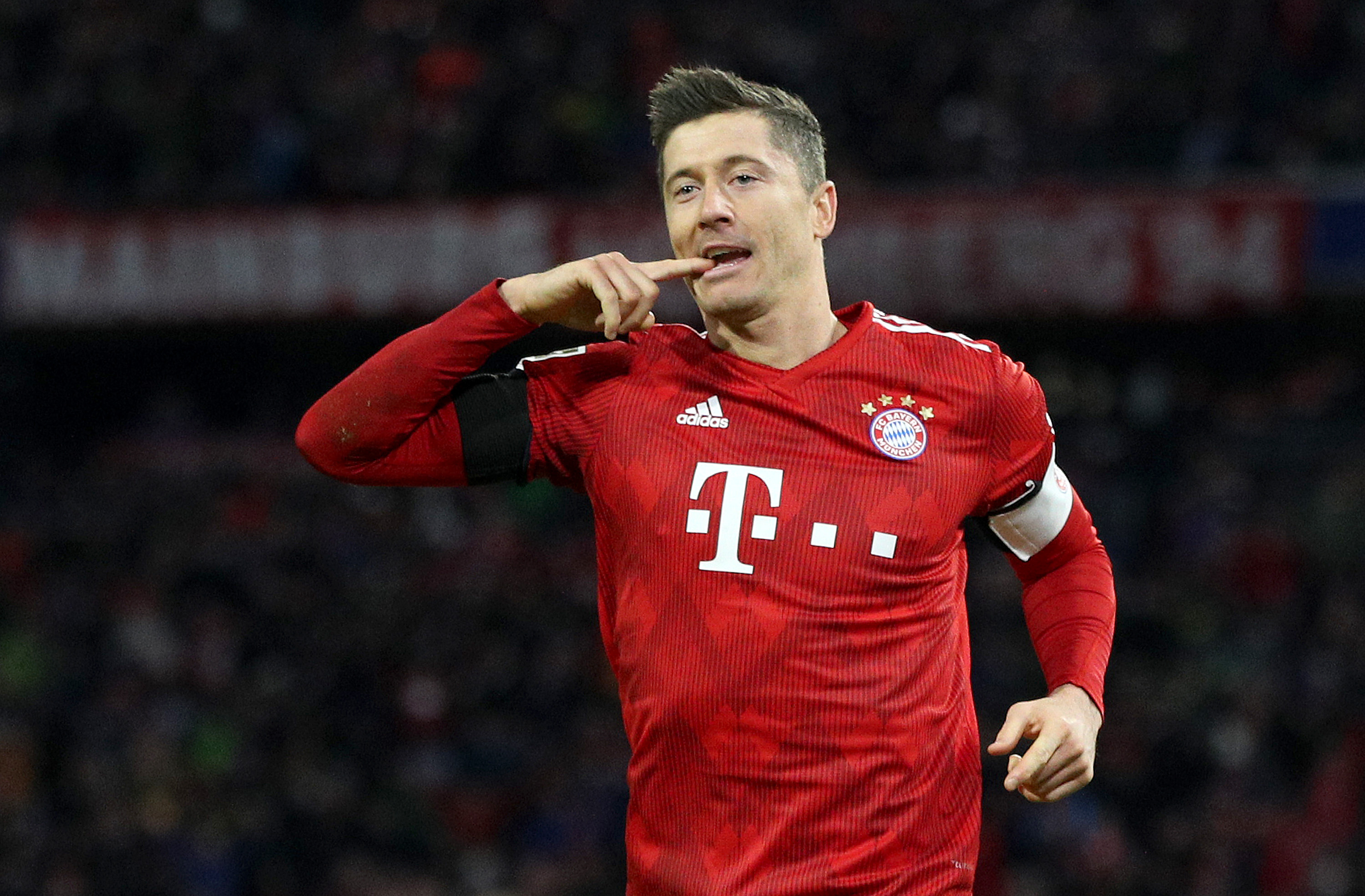 レヴァンドフスキがホームで100ゴール バイエルンがシャルケを撃破 ブンデスリーガ第21節 Goal Com レヴァンドフスキがホームで100ゴール バイエルンがシャルケを撃破 ブンデスリーガ第21節 Goal Com