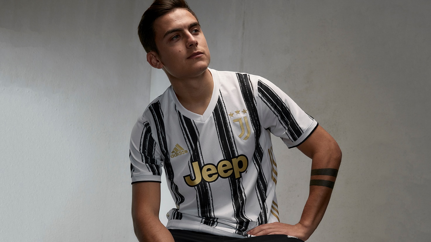 La nuova maglia della Juventus: tornano le strisce bianconere, logo dorato  | Goal.com
