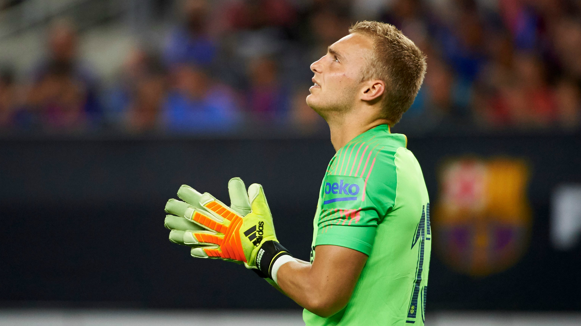 Barcelona News Jasper Cillessen Suffers Muscle Injury In Training Goal Com