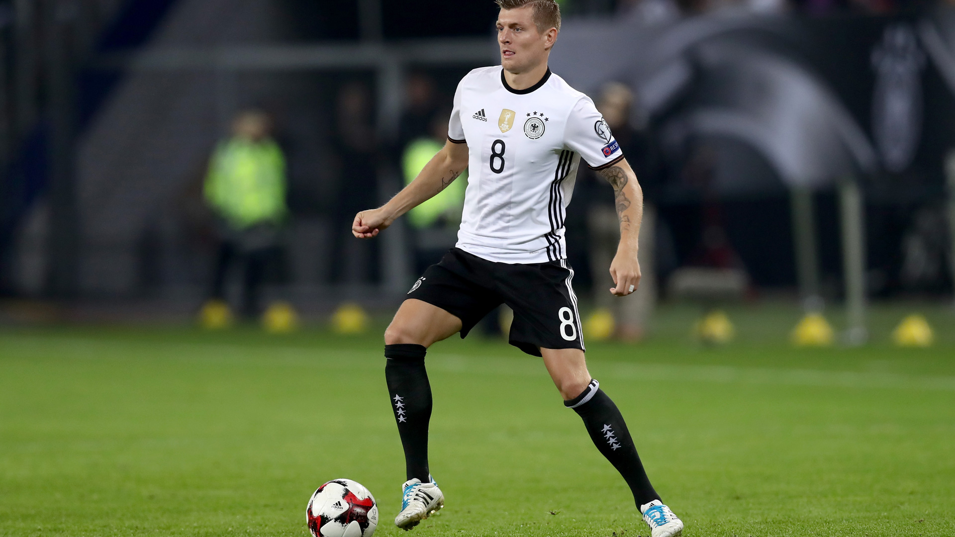 Toni Kroos Gehalt Schuhe Social Media Freundin Tattoos Goal Com