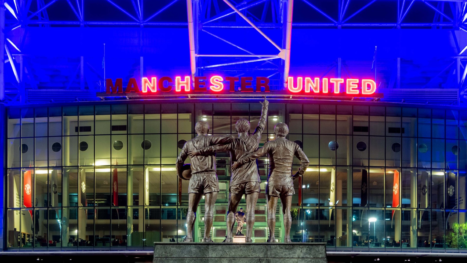 Man Utd pay tribute to NHS workers as Old Trafford is turned blue | Goal.com