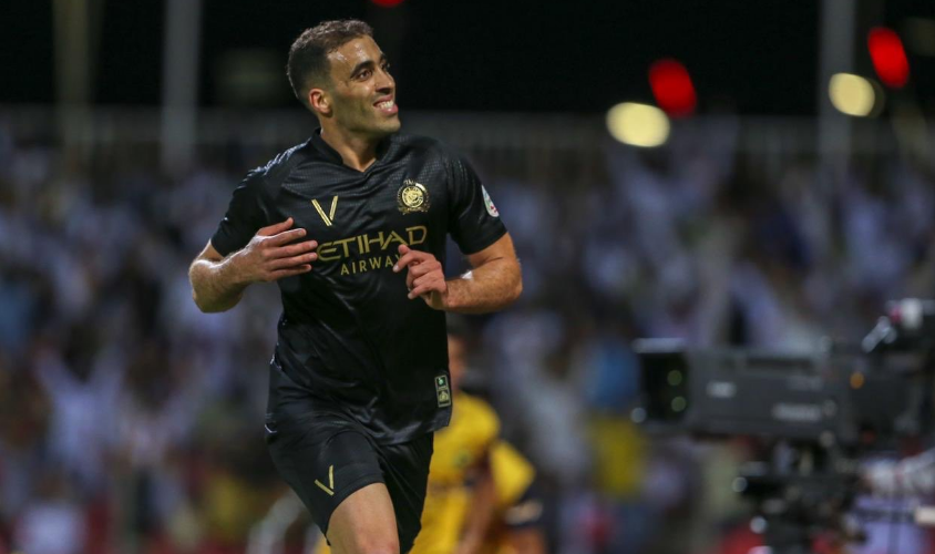 عبدالرزاق حمد الله ينشر صورة وسط تاريخ نادي النصر Goal Com