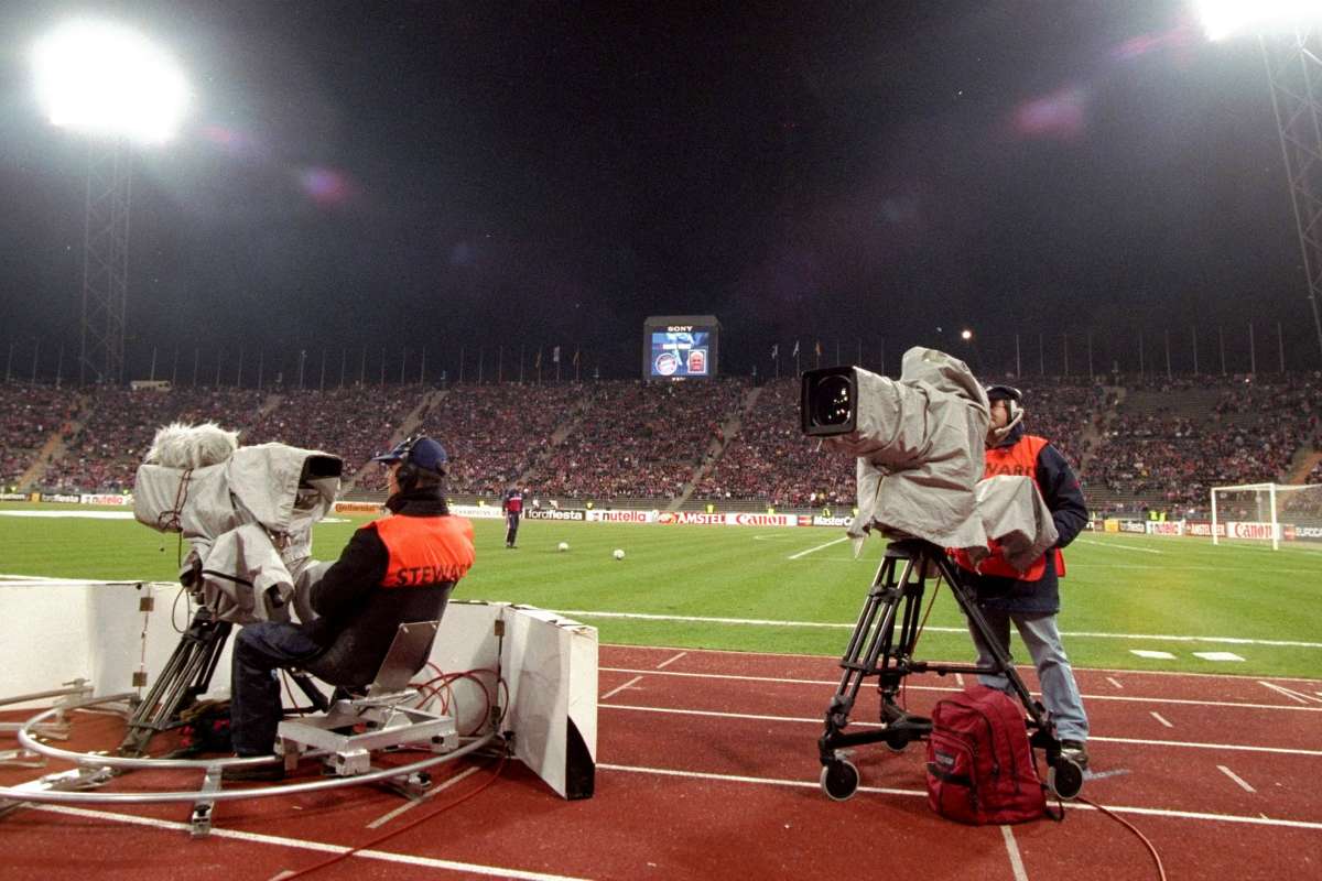 Bayern Gegen Besiktas Aldi Skandal Verursachte 1997 Viel Aufregung Goal Com