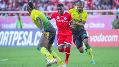 Simba SC winger Luis Miquissone vs Yanga SC.