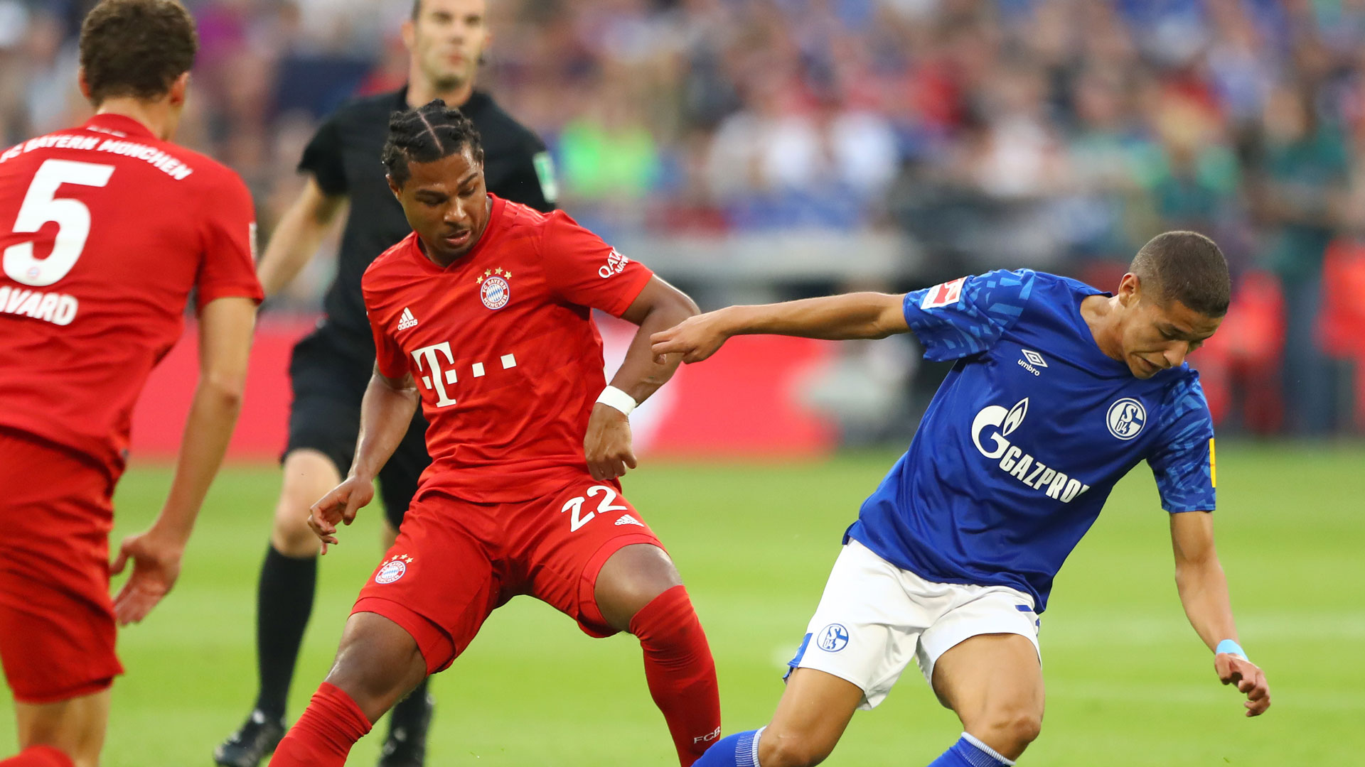 Gnabry Gala Bei Fcb Schutzenfest Bayern Munchen Nimmt Schalke 04 Auseinander Die Bundesliga Im Ticker Zum Nachlesen Goal Com