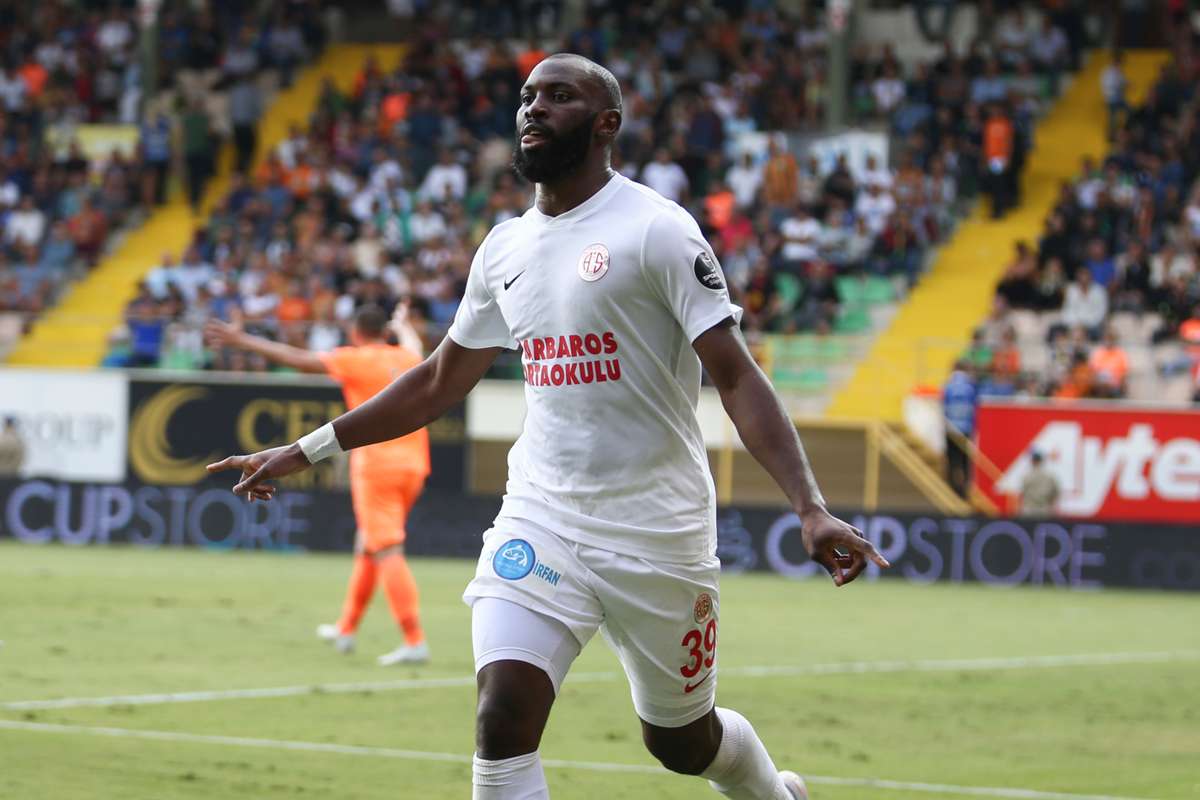 Souleymane Doukara Scores As Trabzonspor Hold Antalyaspor Goal Com